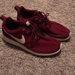 Maroon Nike roshe shoes